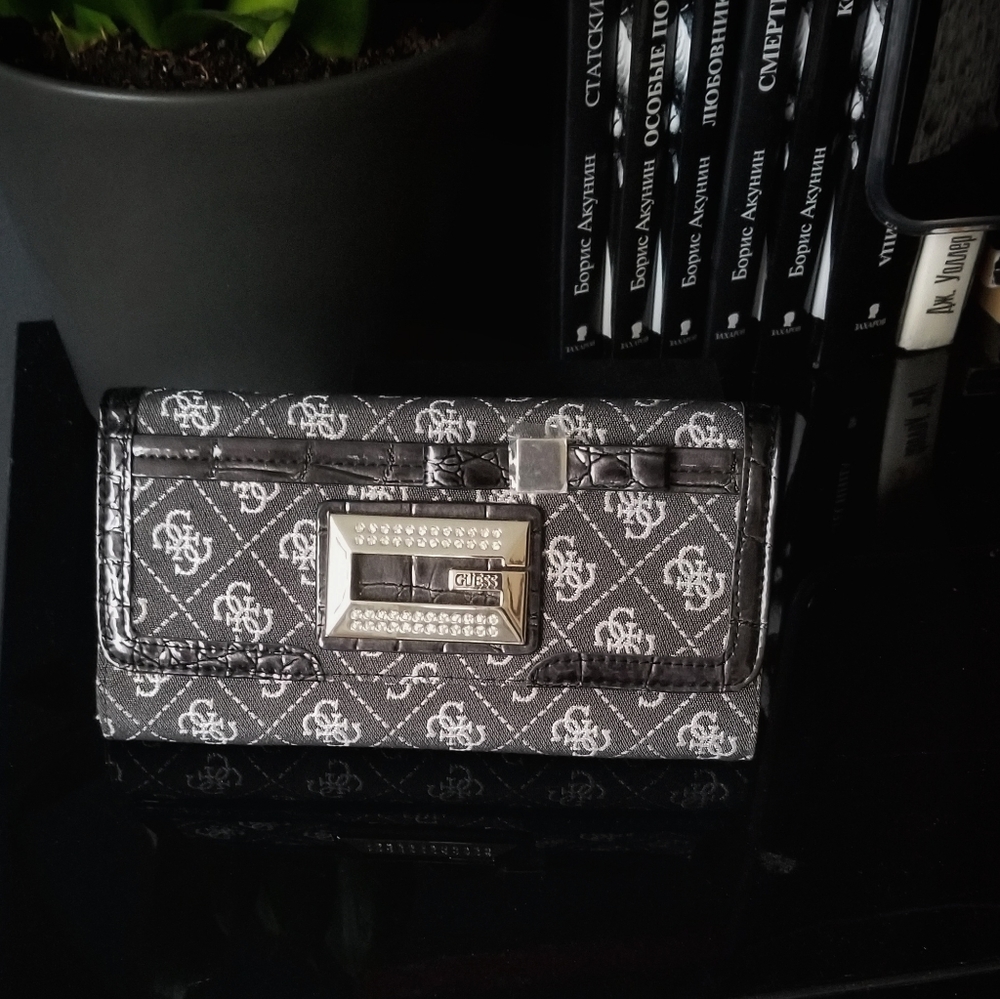 Guess Wallet